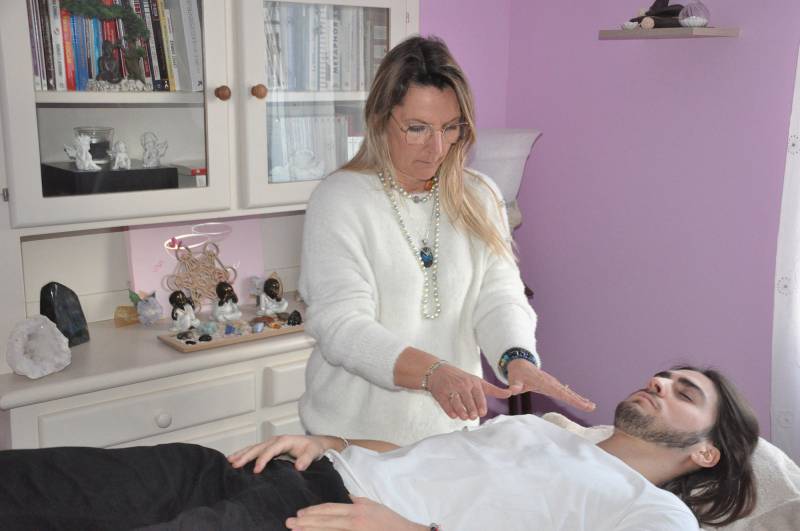 Trouver une réflexologue pour faire une séance de LaHoChi à Hyères